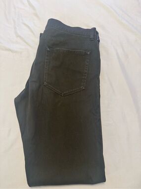 Vince Men's Chinos in green 31 waist